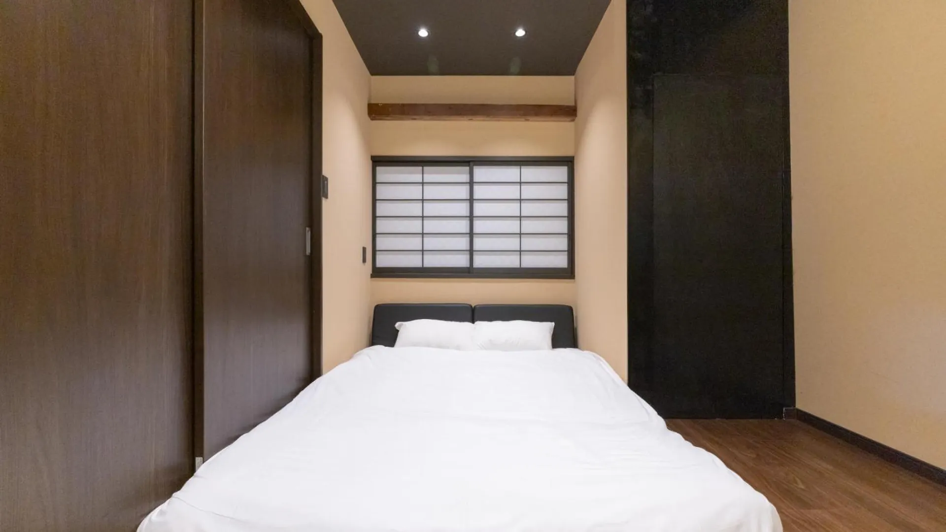 東京物語 忍 Appartement Tokio 0*,  Japan