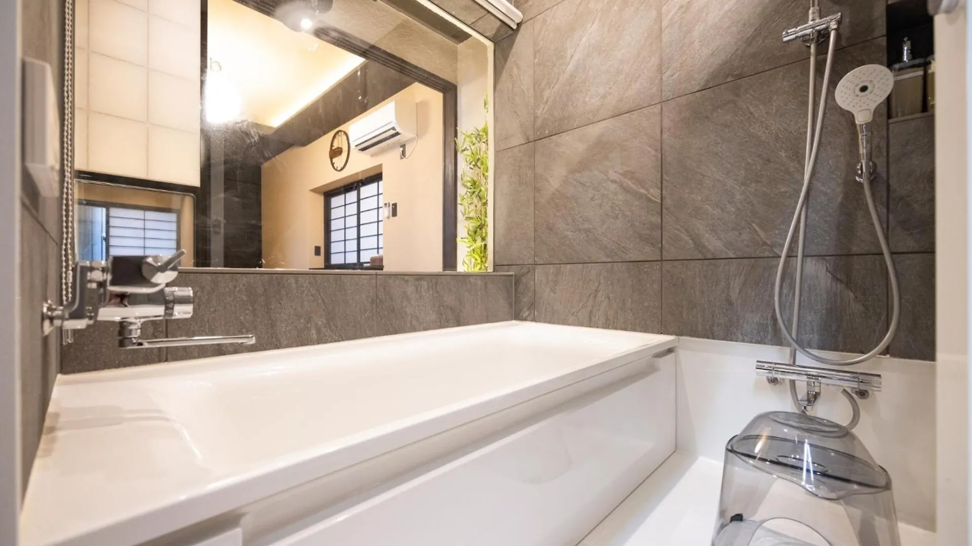 東京物語 忍 Appartement Tokio 0*,